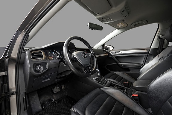 Volkswagen e-Golf VII 10 of 26