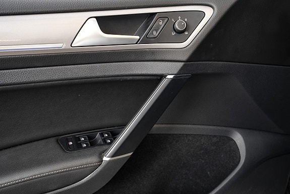 Volkswagen e-Golf VII 12 of 26