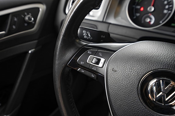 Volkswagen e-Golf VII 15 of 26