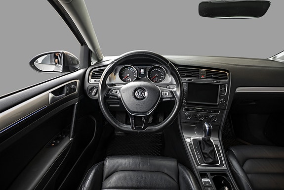 Volkswagen e-Golf VII 13 of 26