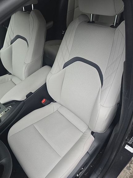 Lexus UX300e 5 of 7