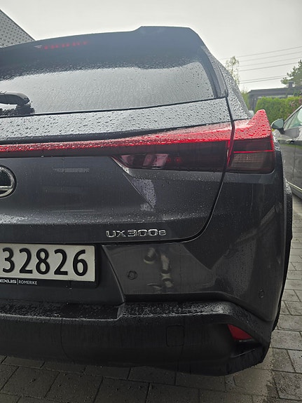 Lexus UX300e 2 of 7