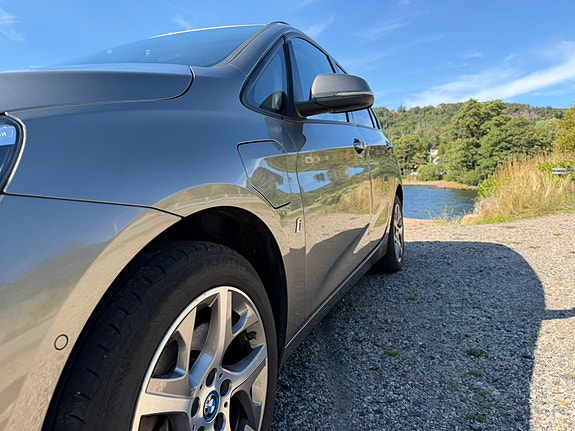 BMW 225xe 18 of 30