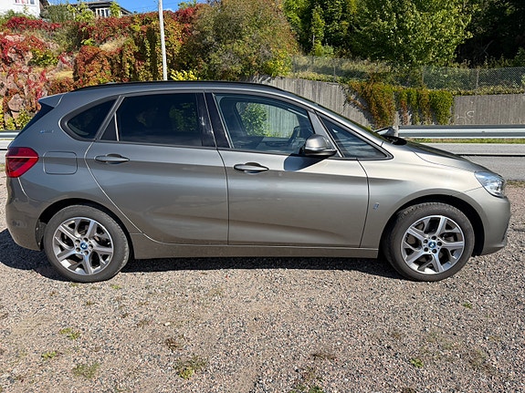 BMW 225xe 11 of 30