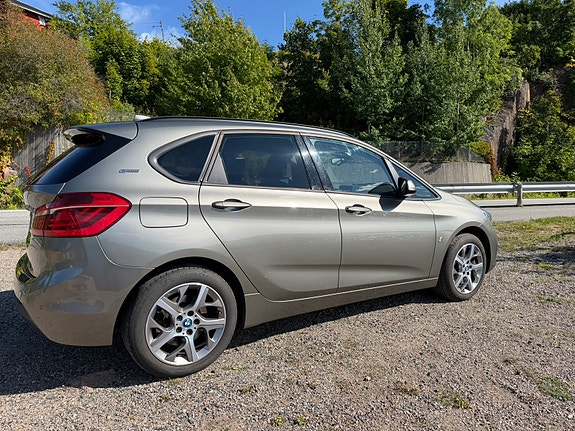 BMW 225xe 10 of 30