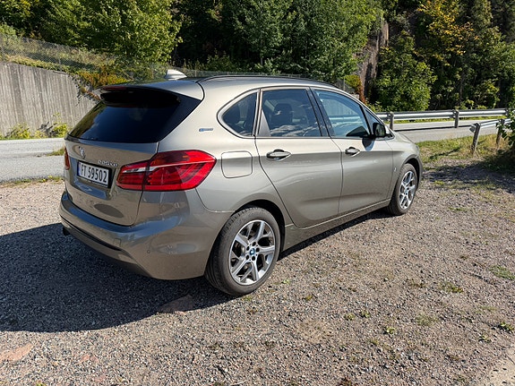 BMW 225xe 9 of 30