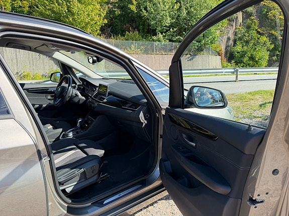 BMW 225xe 25 of 30
