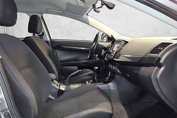 Mitsubishi Lancer 18 of 27