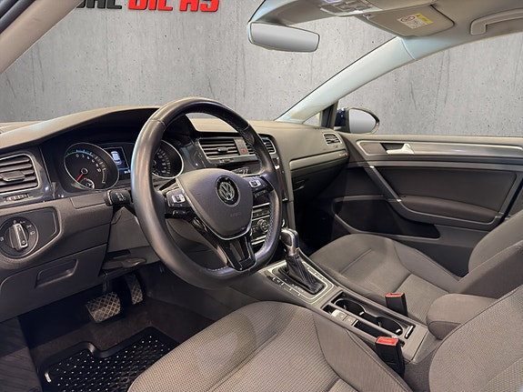 Volkswagen e-Golf VII 12 of 19
