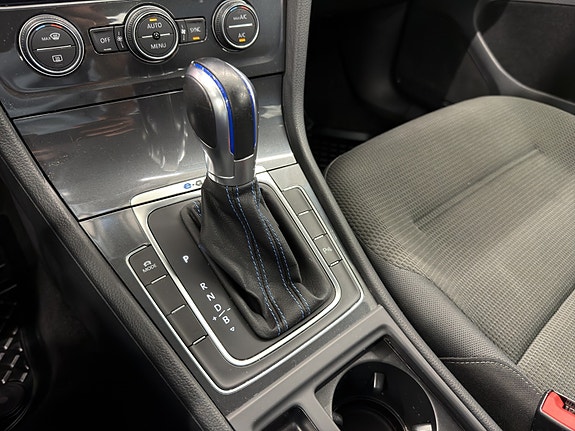 Volkswagen e-Golf VII 14 of 19
