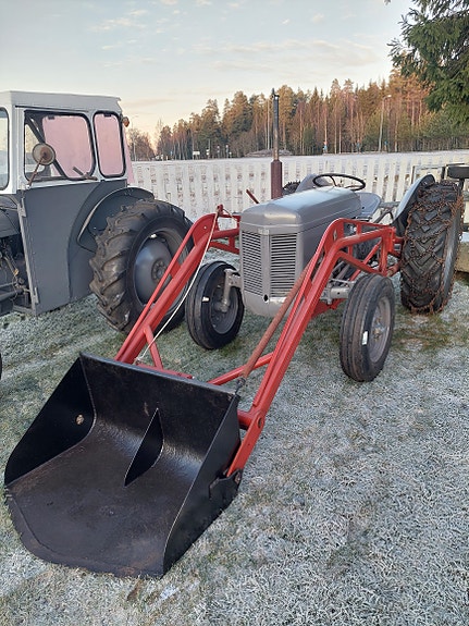 Massey Ferguson 5 of 17