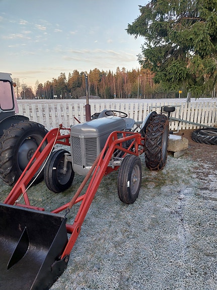Massey Ferguson 4 of 17