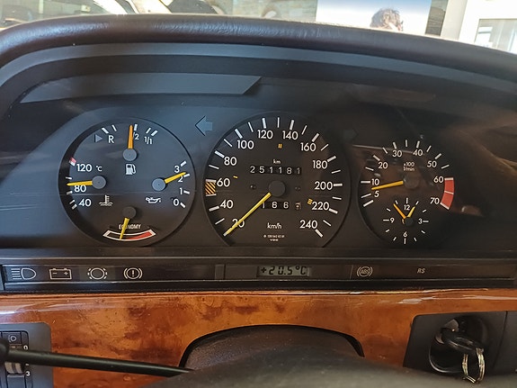 Mercedes-Benz 500 SEC 13 of 18