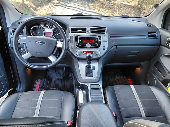 Ford Kuga 17 of 29