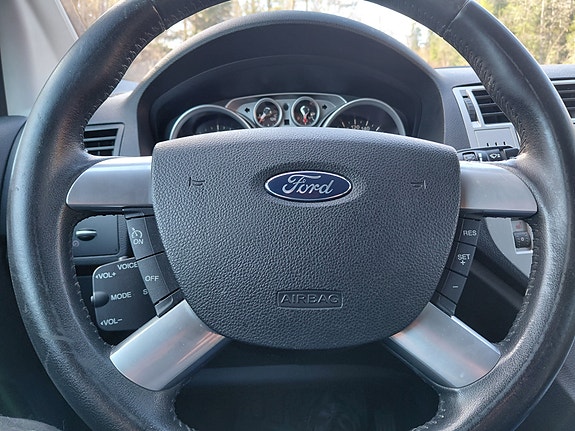 Ford Kuga 21 of 29