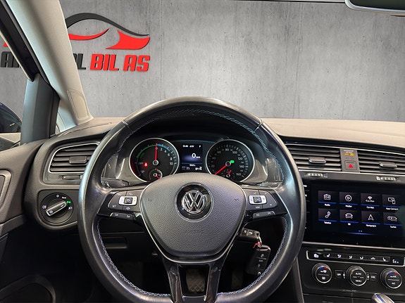 Volkswagen e-Golf VII 13 of 20