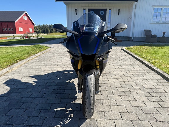 Yamaha YZF-R1 2 of 10