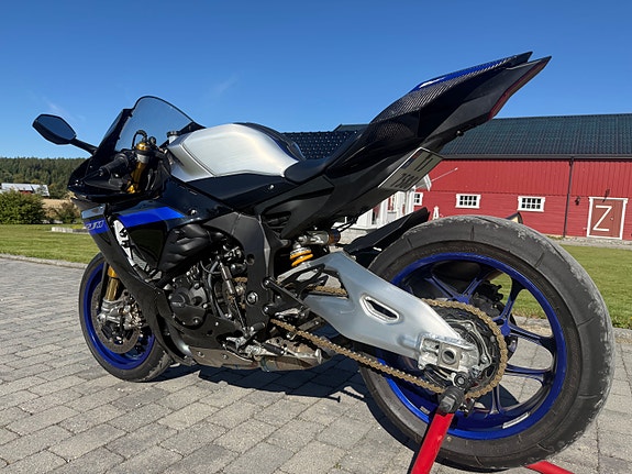 Yamaha YZF-R1 4 of 10