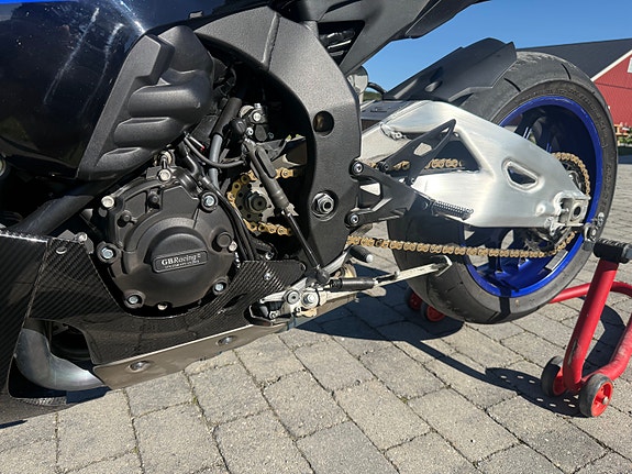 Yamaha YZF-R1 8 of 10