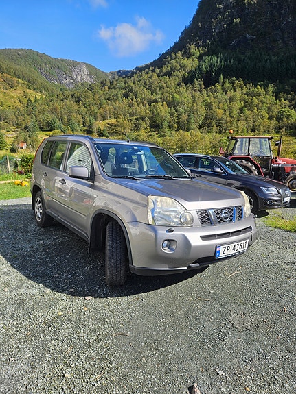 Nissan X-Trail 2 of 11