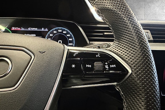 Audi e-tron 8 of 18