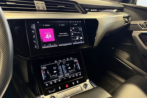 Audi e-tron 10 of 18