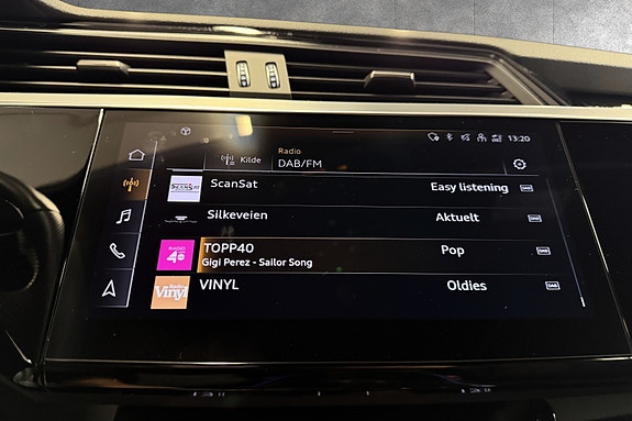 Audi e-tron 12 of 18