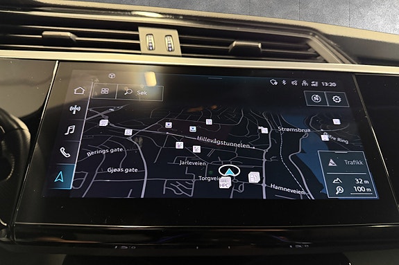 Audi e-tron 13 of 18