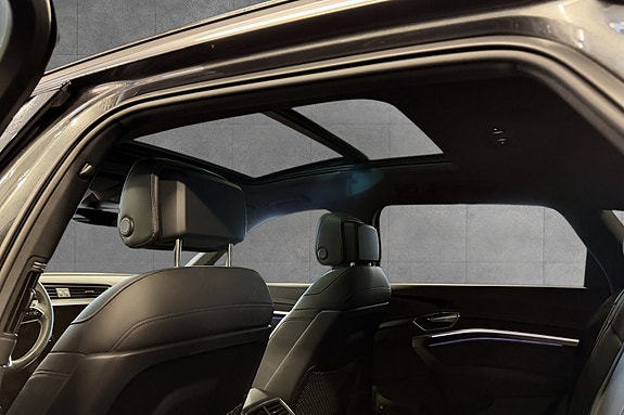 Audi e-tron 17 of 18