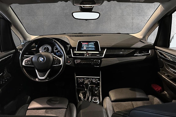BMW 225xe 11 of 15