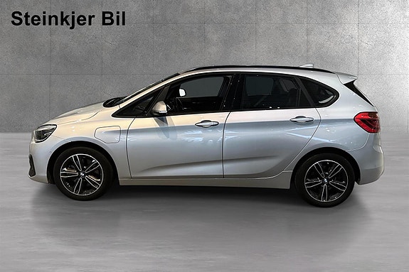 BMW 225xe 2 of 15