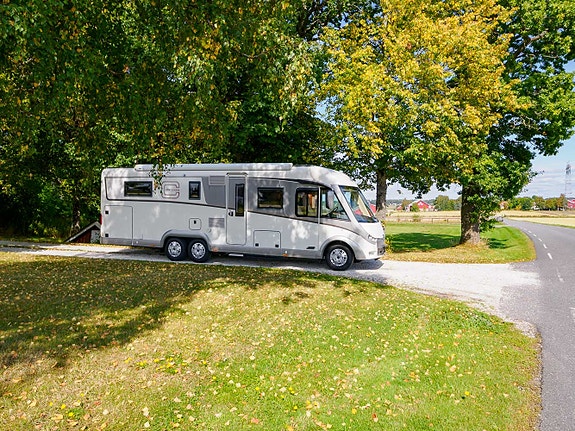 Carthago Chic C-Line I 6.2 XL QB | UTEN SENKESENG | LAV KM | HYDR. STØTTEBEN | LITIUMBATTERI | SOLCELLE 2 of 30