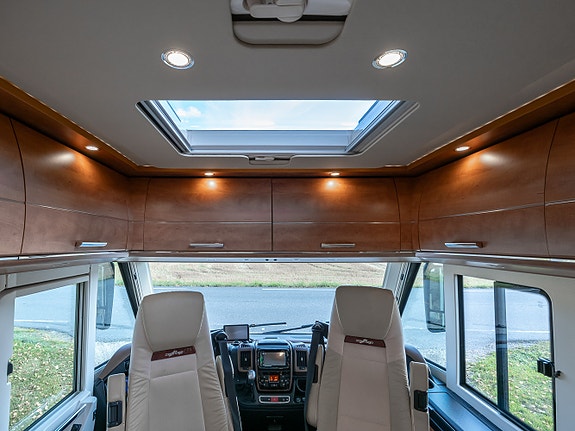 Carthago Chic C-Line I 6.2 XL QB | UTEN SENKESENG | LAV KM | HYDR. STØTTEBEN | LITIUMBATTERI | SOLCELLE 18 of 30