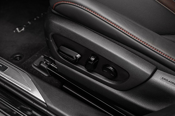 Lexus UX250h 12 of 30