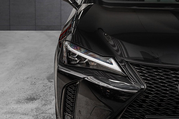 Lexus UX250h 4 of 30