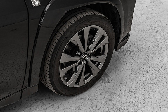 Lexus UX250h 9 of 30