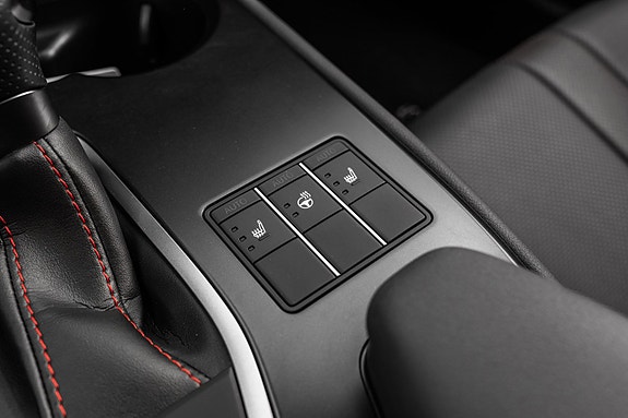 Lexus UX250h 24 of 30