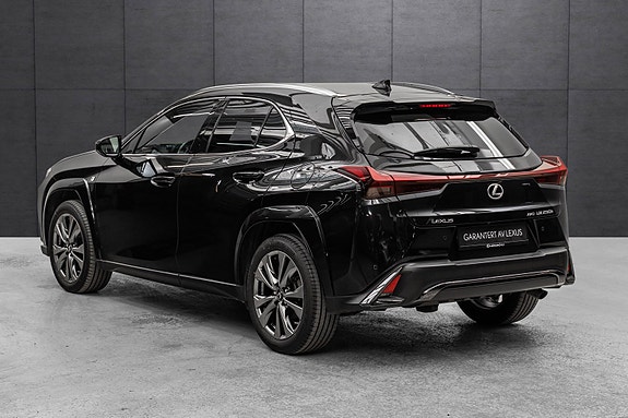 Lexus UX250h 5 of 30