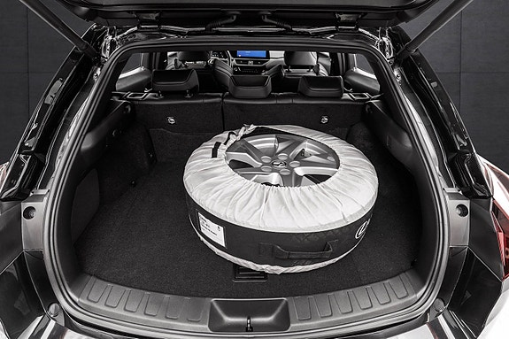Lexus UX250h 25 of 30