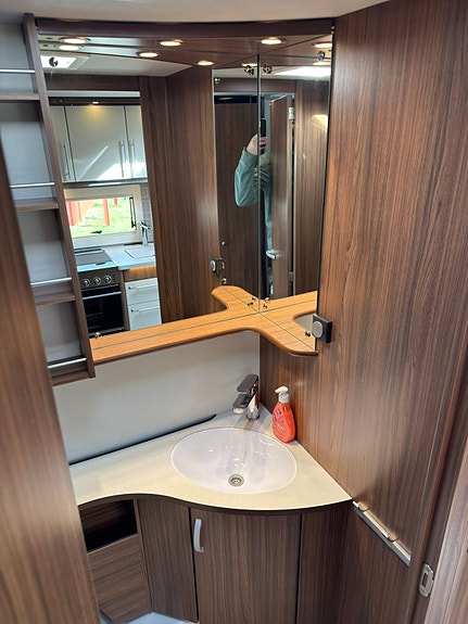 Polar Polar 590 BK 2020 – familievogn med Alde gulvvarme og Kampa 330 lufttelt 18 of 22
