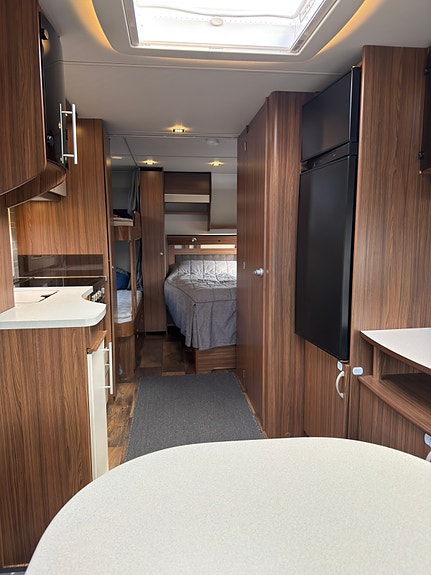 Polar Polar 590 BK 2020 – familievogn med Alde gulvvarme og Kampa 330 lufttelt 16 of 22