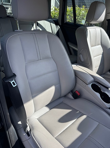 Mercedes-Benz GLK220 4 of 11