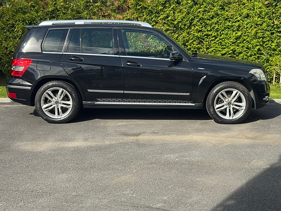 Mercedes-Benz GLK220 2 of 11