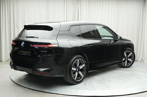 BMW iX 6 of 30