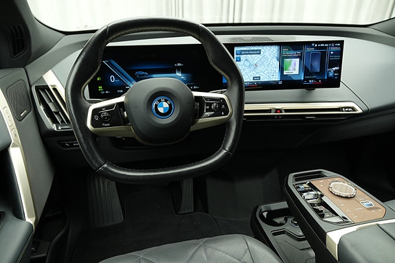 BMW iX 24 of 30