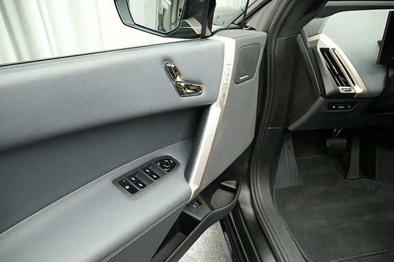 BMW iX 15 of 30