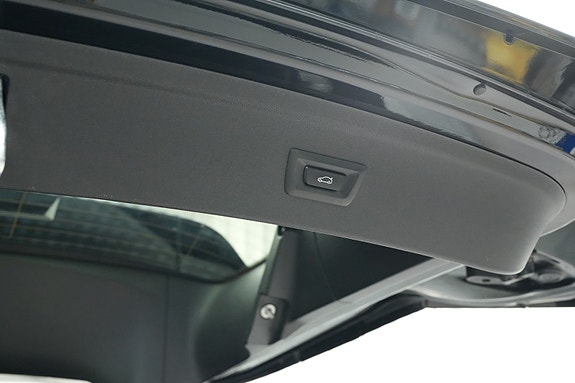 BMW iX 13 of 30