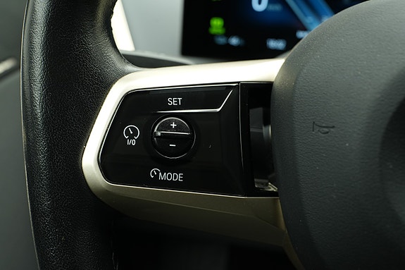 BMW iX 25 of 30
