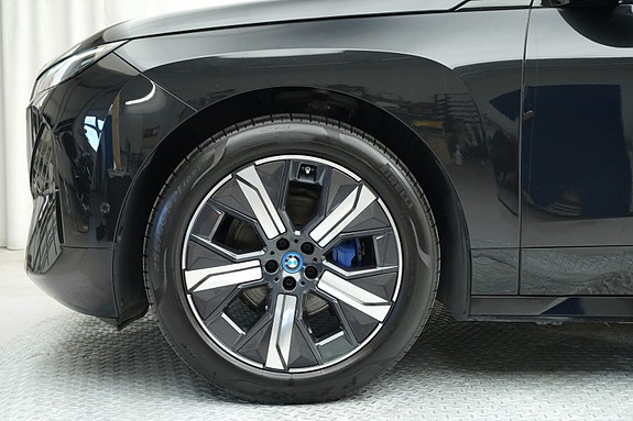 BMW iX 4 of 30