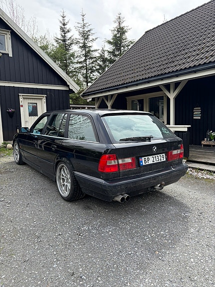 BMW 530i 2 of 10